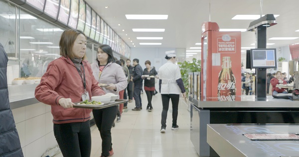 ”組團(tuán)圍觀”的自助結(jié)算模式的智慧食堂來(lái)了 ”組團(tuán)圍觀”的自助結(jié)算模式的智慧食堂來(lái)了