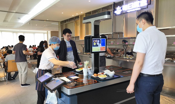 智慧食堂刷臉結算臺：人臉識別支付更加方便！